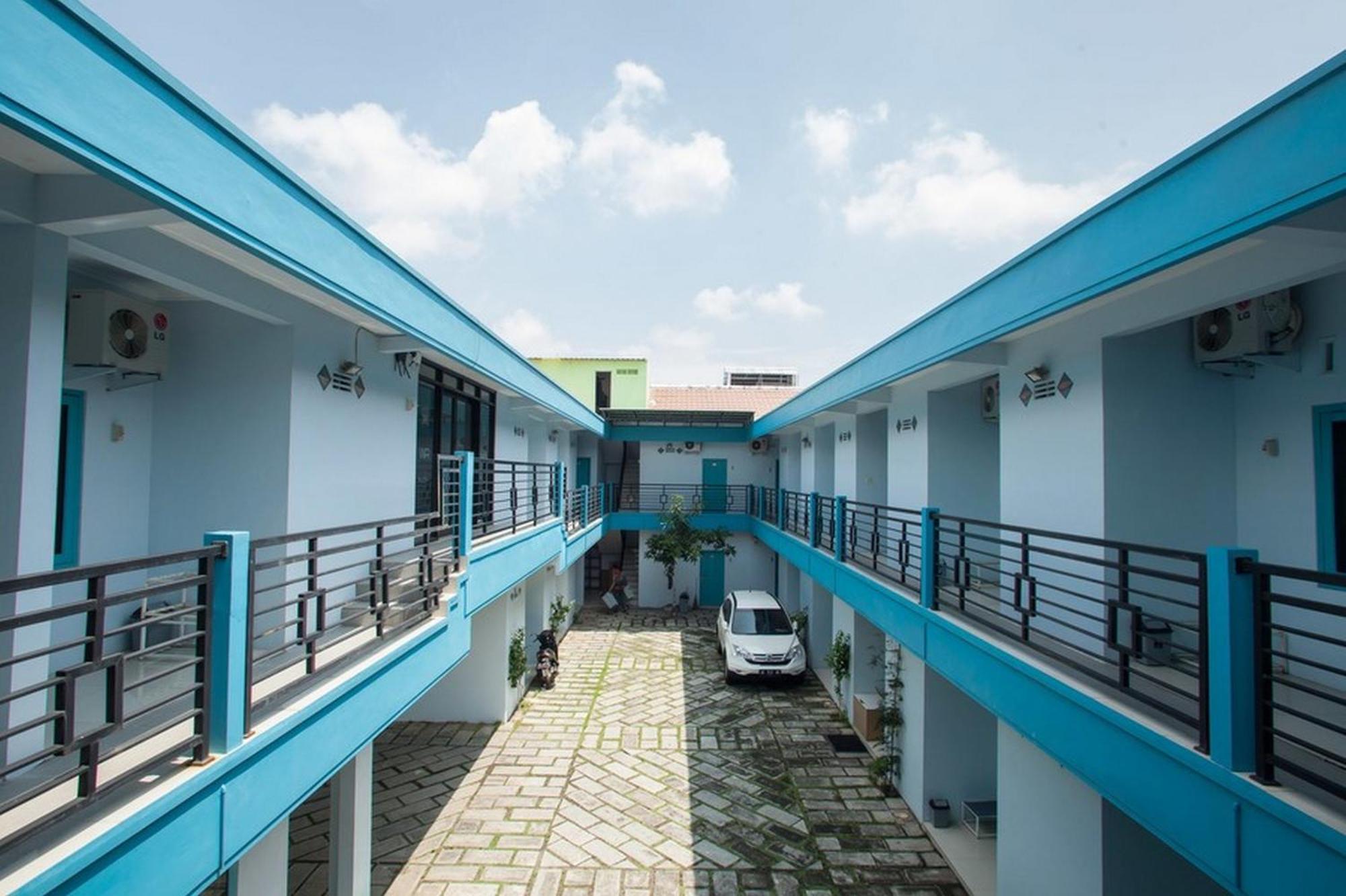 Reddoorz Syariah At Kartohardjo Madiun Hotel Exterior photo