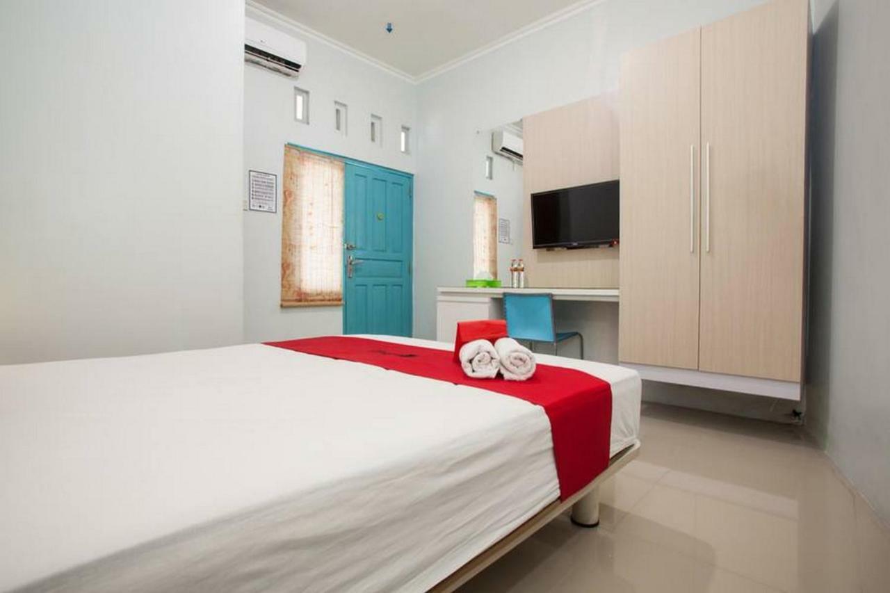 Reddoorz Syariah At Kartohardjo Madiun Hotel Exterior photo