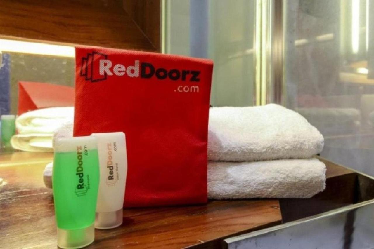 Reddoorz Syariah At Kartohardjo Madiun Hotel Exterior photo